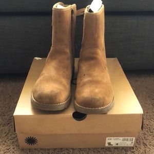 Girls Ugg suede brown boots